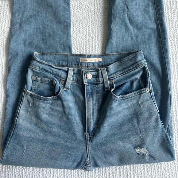 Women’s Levi 724 straight leg jean - Picture 5 of 6